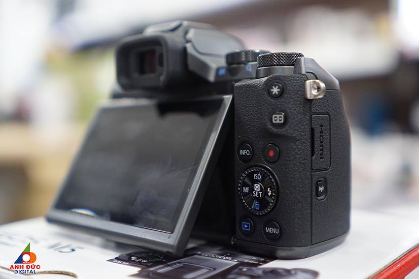 Canon EOS M5 3