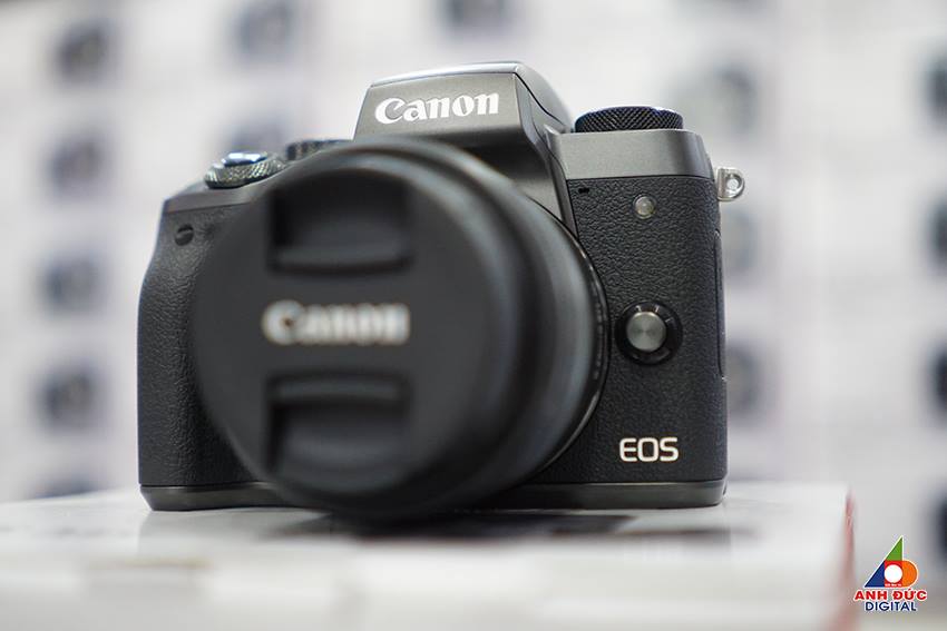 Canon EOS M5 9