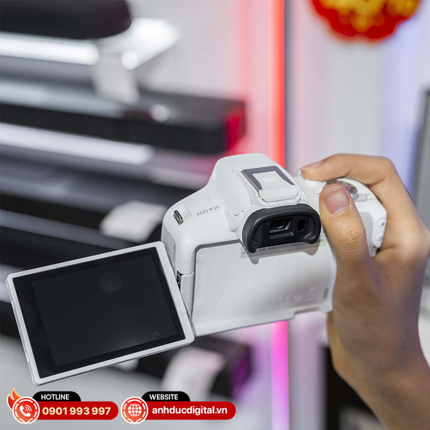 Canon R50 01