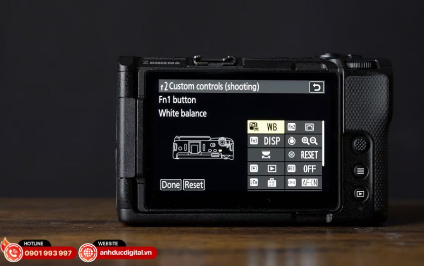 Nikon ZR màn hình 4 inch 1000 nits