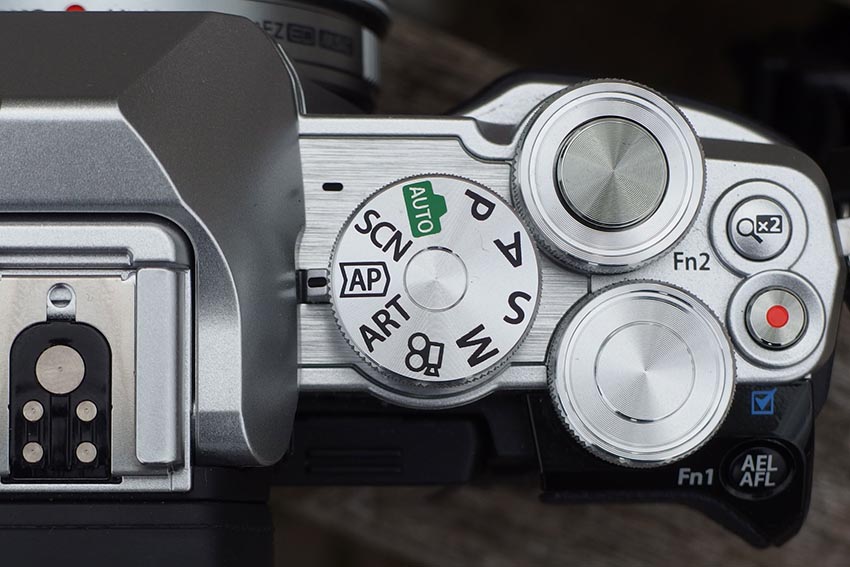 Olympus OM-D E-M10 Mark III 6