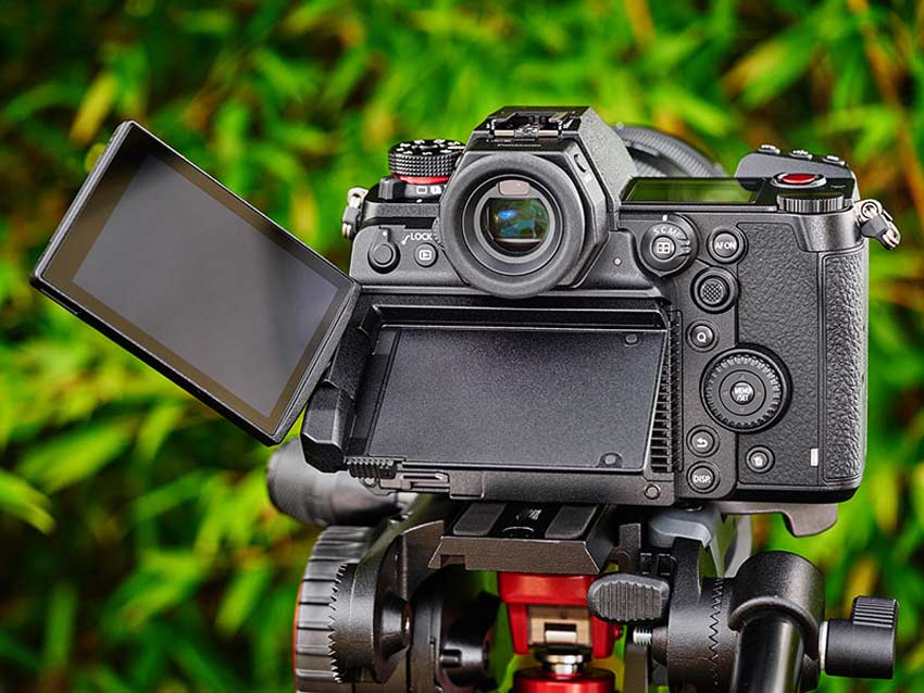 Panasonic Lumix DC-S1H 2