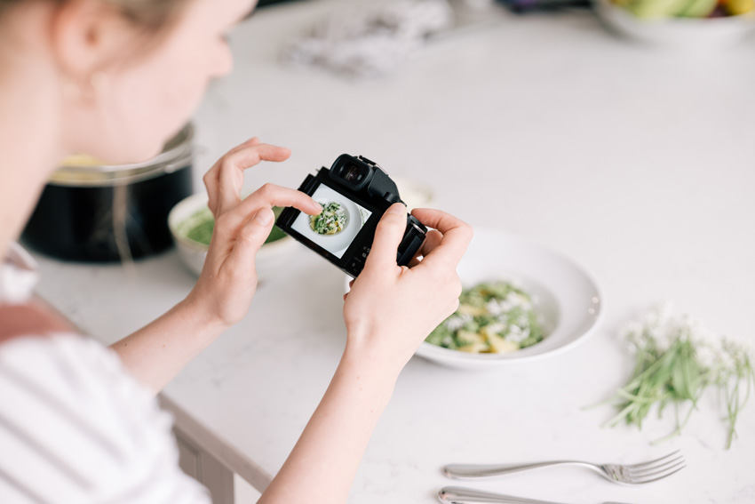 Panasonic Lumix G100 10