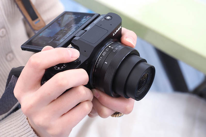Panasonic Lumix DC-GF10 + 12-32mm 06