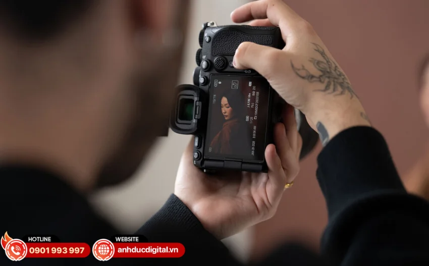 Sony A7R VI sở hữu k&iacute;nh ngắm điện tử EVF OLED với độ ph&acirc;n giải l&ecirc;n đến 9.44 triệu điểm ảnh