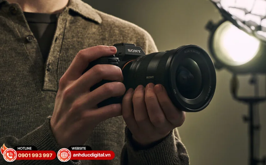 Sony A7R VI được thiết kế theo phong c&aacute;ch hybrid hiện đại 
