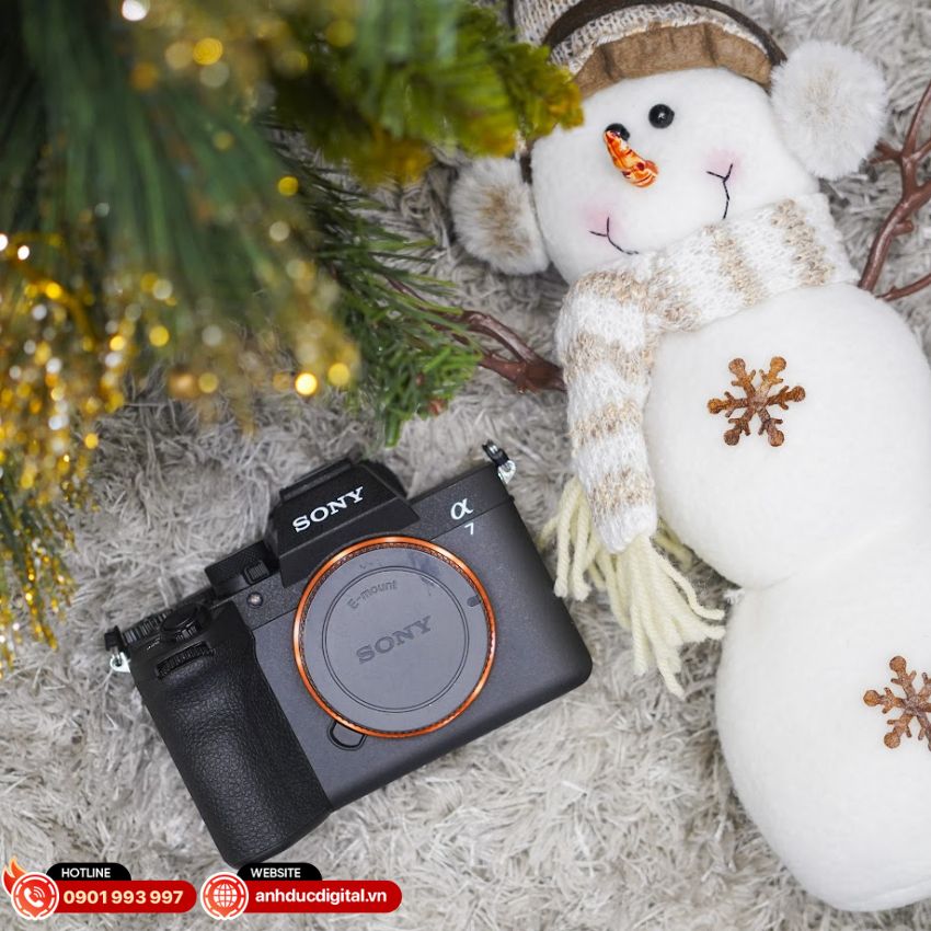 Thiết kế hợp kim magie của Sony A7V giúp máy bền bỉ và chống thời tiết