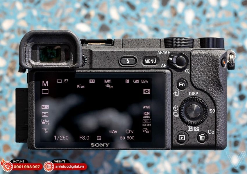 Màn hình LCD 3 inch lật 180 độ