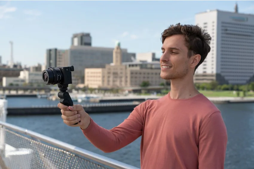 Sony GP-VPT2BT l&agrave; phụ kiện đa năng d&agrave;nh cho m&aacute;y ảnh Sony