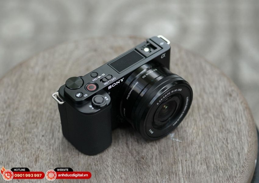 Sony ZV-E10 thiết kế gọn nhẹ 343g