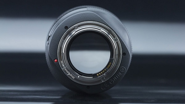 Canon EF 85mm f/1.2L II USM 4