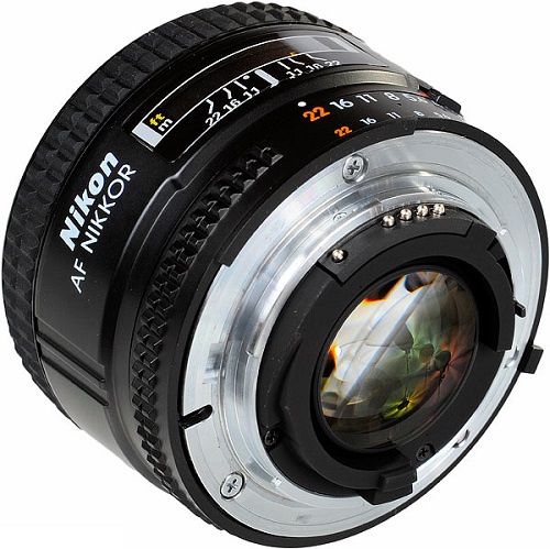 Nikon AF Nikkor 35mm f/2D 2