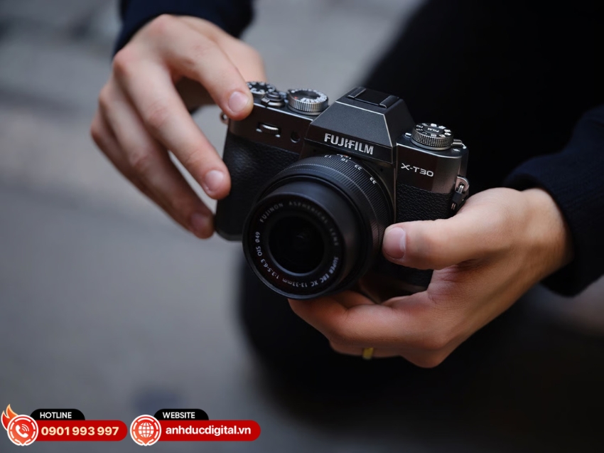 ống kính XC 13-33mm F3.5-6.3 OIS có tiêu cự 13–33mm linh hoạt