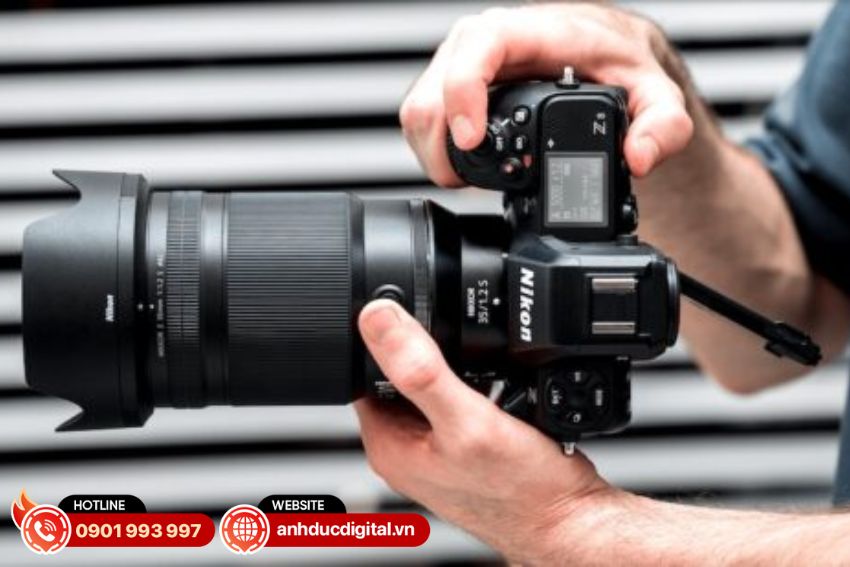 Thiết kế hai nút L-Fn tiện lợi của Lens Nikon 35 f/1.2