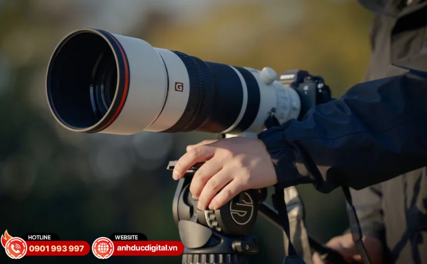 Sony FE 100-400mm f/4.5 GM OSS sử dụng thiết kế zoom trong v&agrave; lấy n&eacute;t trong