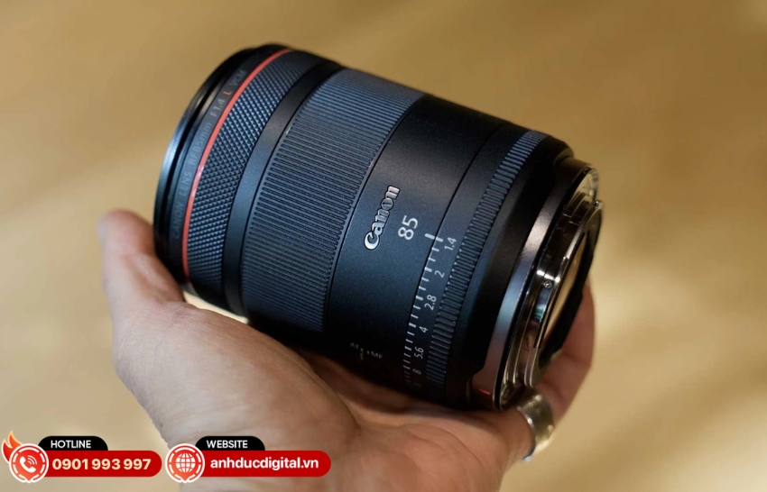 Canon RF 85mm f/1.4L VCM có trọng lượng gọn nhẹ