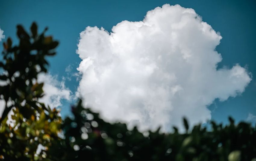 bầu trời chụp bằng ống kính Viltrox