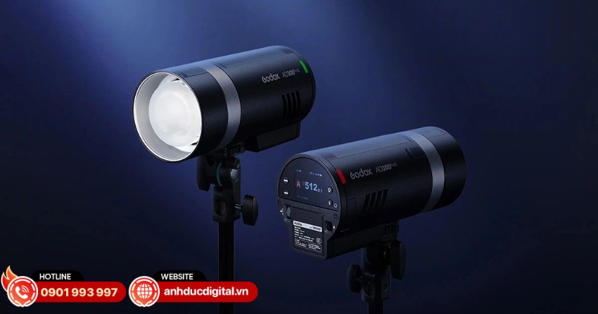 Đ&egrave;n Flash Godox - AD300 Pro II rất thuận tiện khi mang theo t&aacute;c nghiệp
