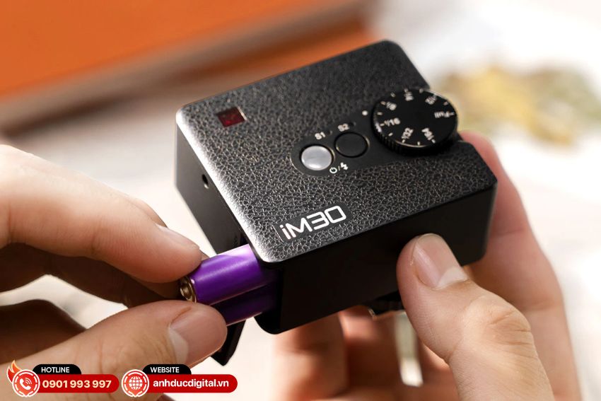 đèn Flash mini Godox - iM30 sử dụng 2 pin AAA cho 230 lần đánh sáng