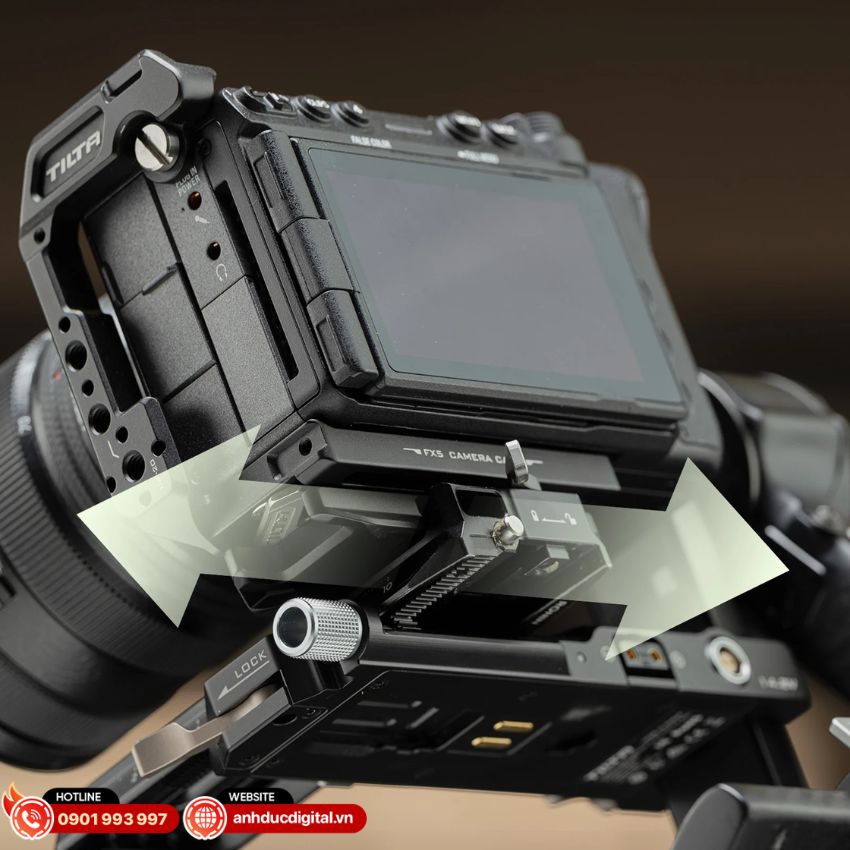 Tilta Full Camera Cage for Sony FX5 trang bị đế Arca-Type hai chiều cho ph&eacute;p người d&ugrave;ng trượt v&agrave; lắp đặt từ cả hai hướng