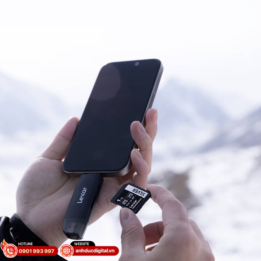 Đầu đọc thẻ Lexar RW310X Dual-Slot USB-A/C Reader trang bị hai đầu kết nối USB Type-A và Type-C