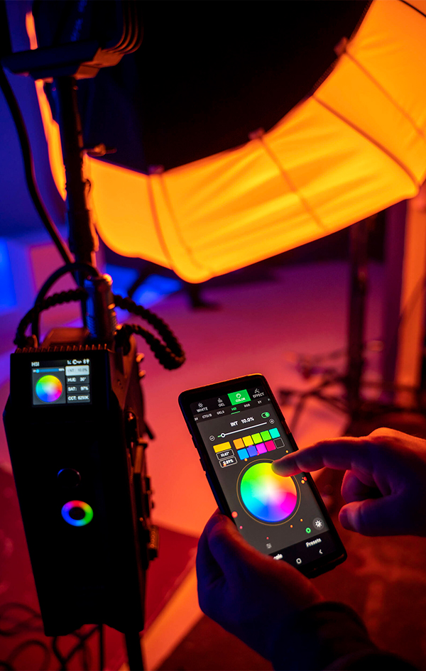 Đèn LED Aputure LS 600c Pro RGBWW 56