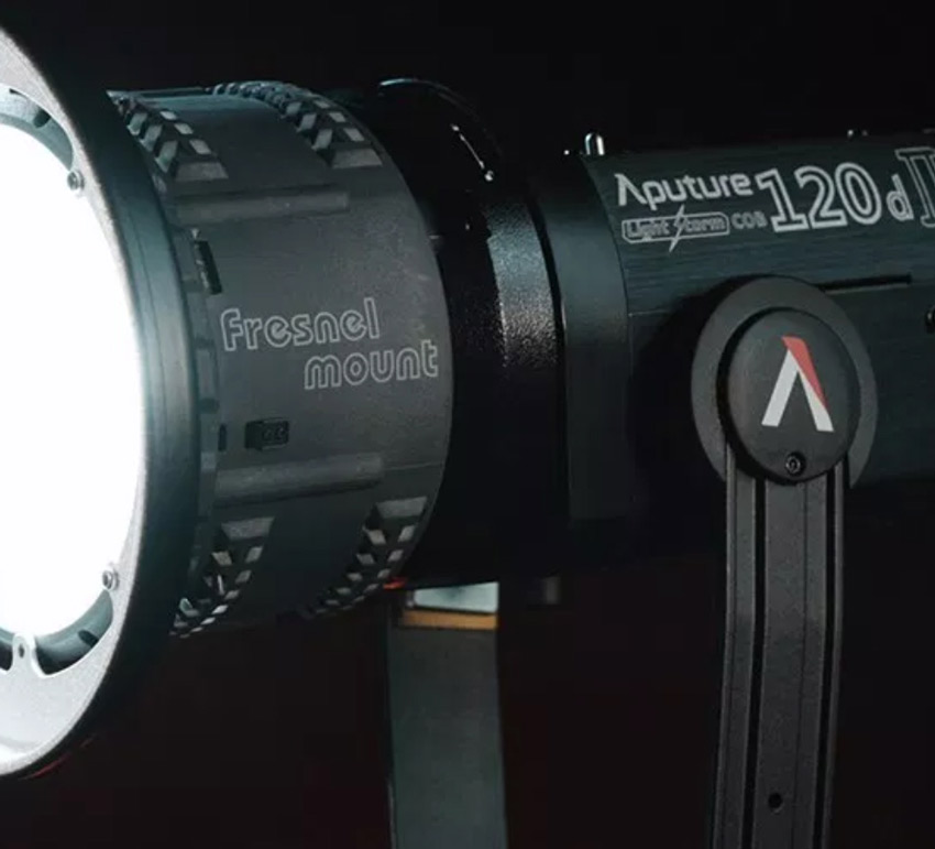 Aputure LS C120D II 02