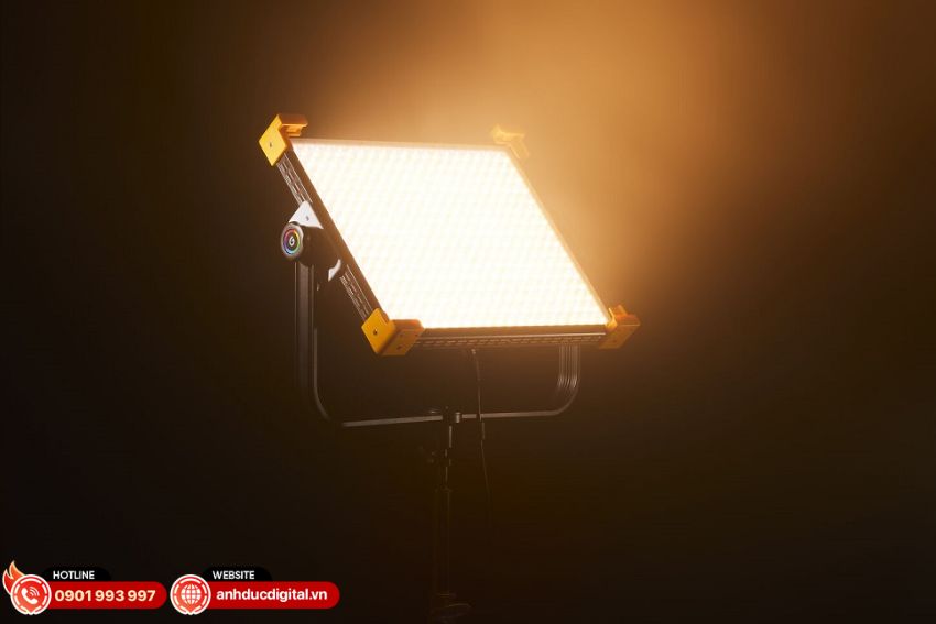 Khóa chuyển động & Chế độ yên tĩnh với Đèn led Panel Godox LD150RS RGB