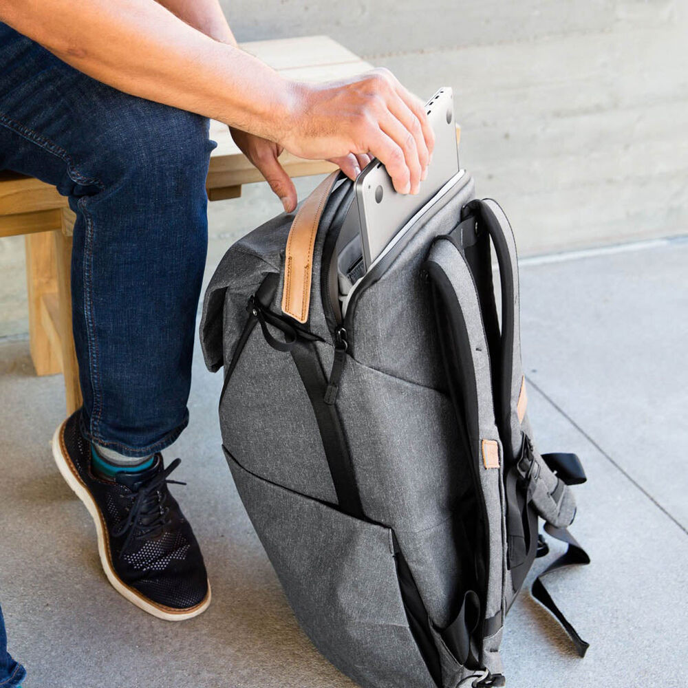 Everyday Backpack 20L V2 05