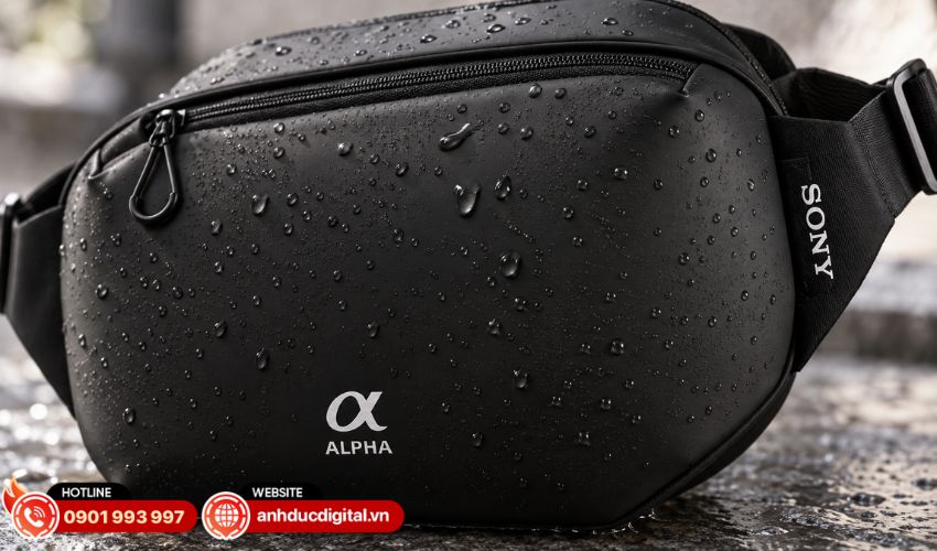 Sony Alpha Sling AS24 c&oacute; lớp phủ PU nhằm hỗ trợ khả năng kh&aacute;ng nước trong qu&aacute; tr&igrave;nh sử dụng