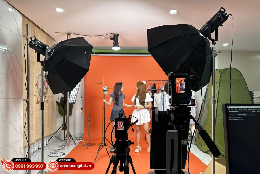  Máy ảnh có cảm biến lớn hơn rất nhiều so với điện thoại,