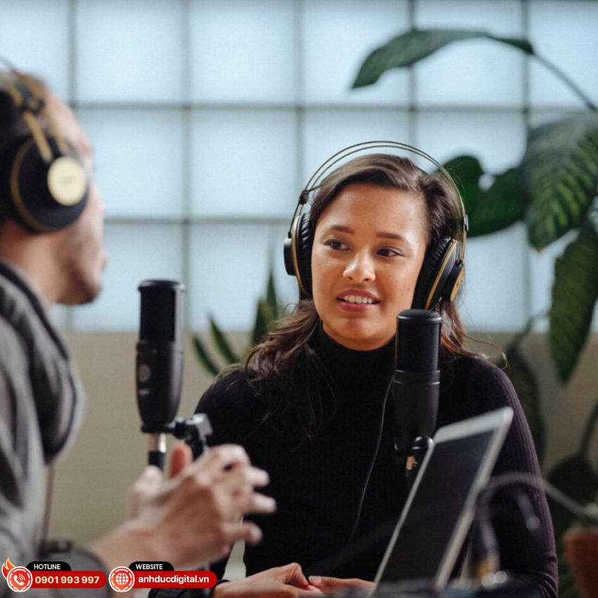 Micro AKG P120 (Chính Hãng)