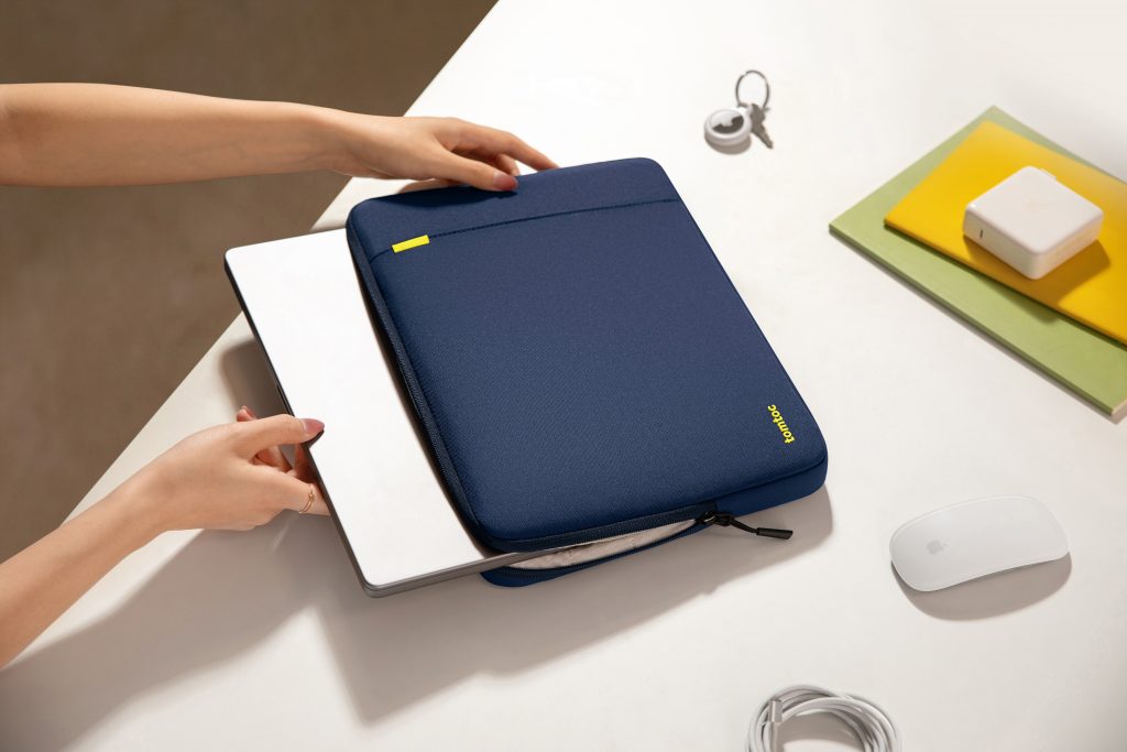 Tomtoc (USA) 360° Protective MacBook Pro 09