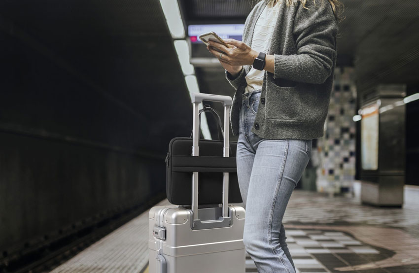 Tomtoc-Premium-Theher-Shoulder-Bag-08