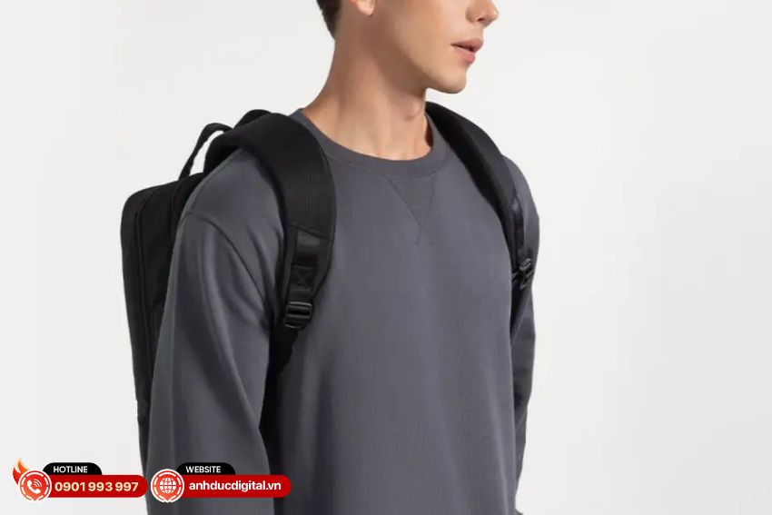 Balo laptop 16 inch Tomtoc Navigator-T71 trang bị dây đeo vai có đệm và phần lưng thoáng khí