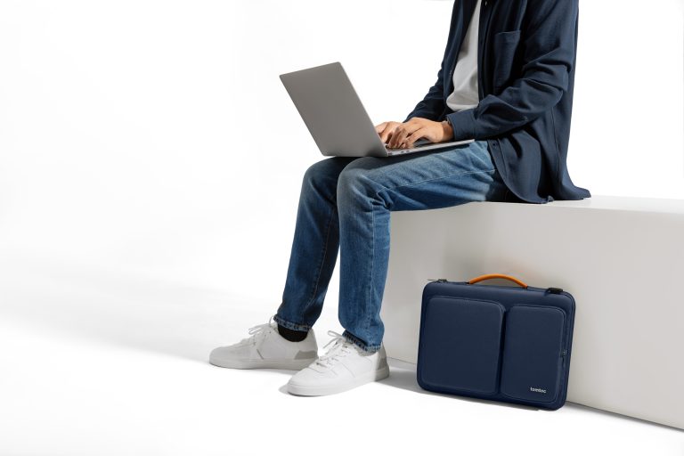 Tomtoc (USA) Versatile 360° Shoulder Bags MacBook 13” 14” Ultrabook 13” 06