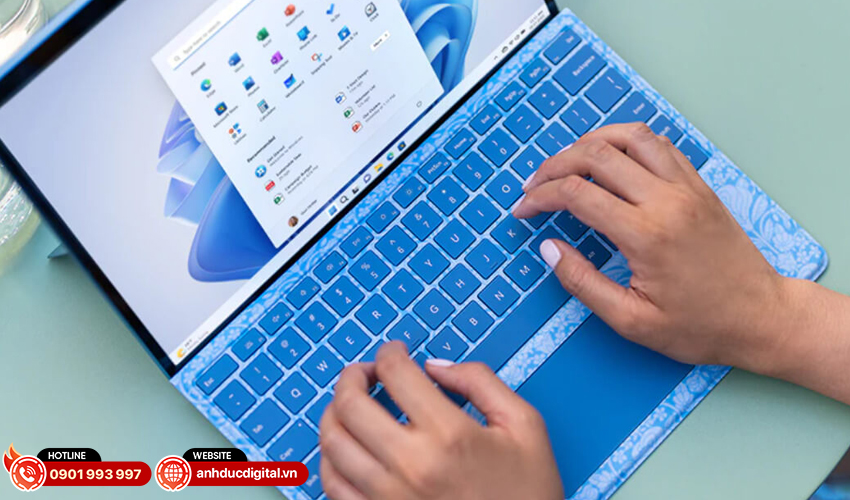 Bàn phím cơ hiện đại, touchpad mượt mà
