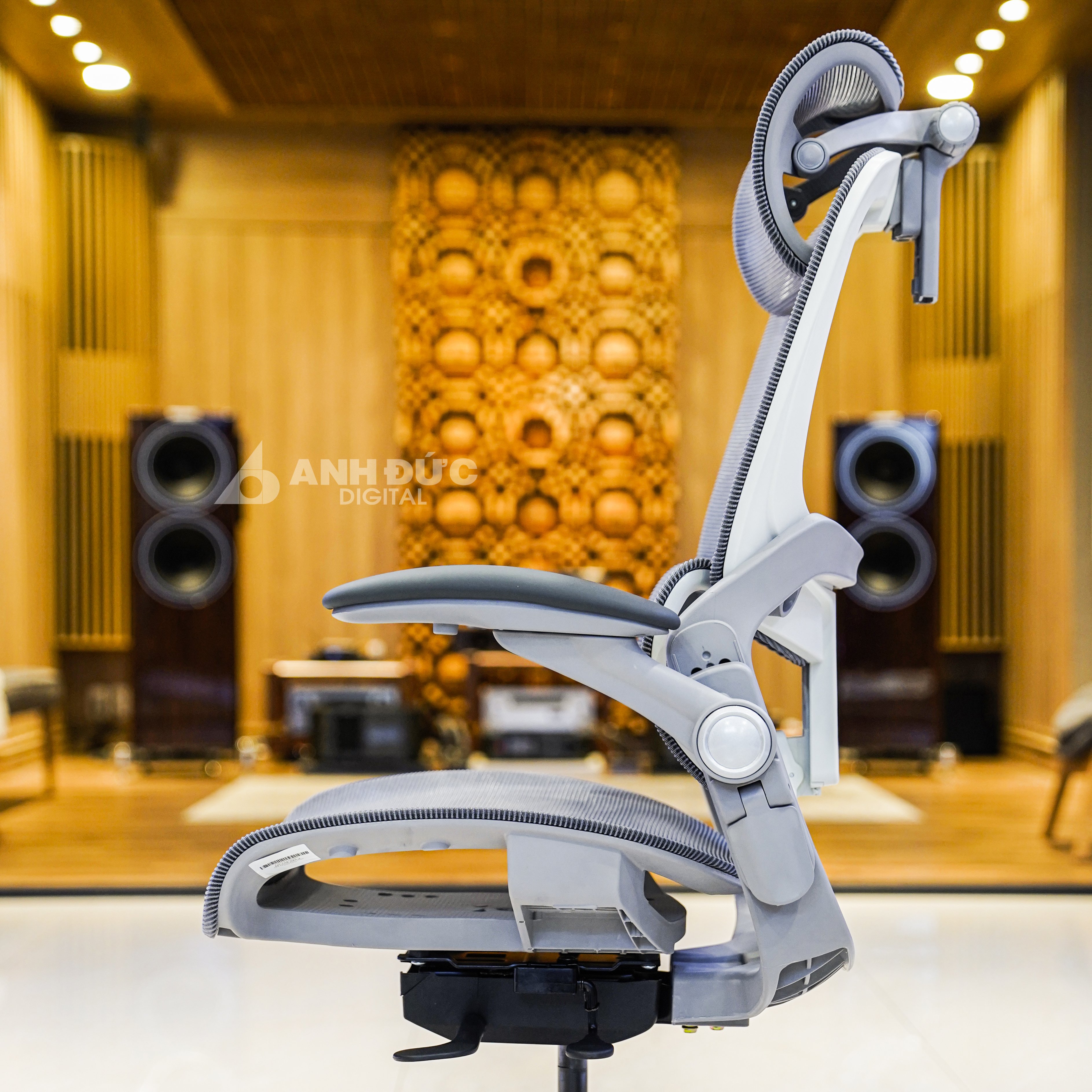 epione easy chair 33