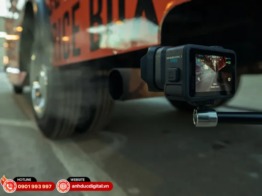 GoPro MISSION 1 sở hữu hệ thống 4 micro t&iacute;ch hợp&nbsp;mang lại khả năng thu &acirc;m stereo r&otilde; r&agrave;ng