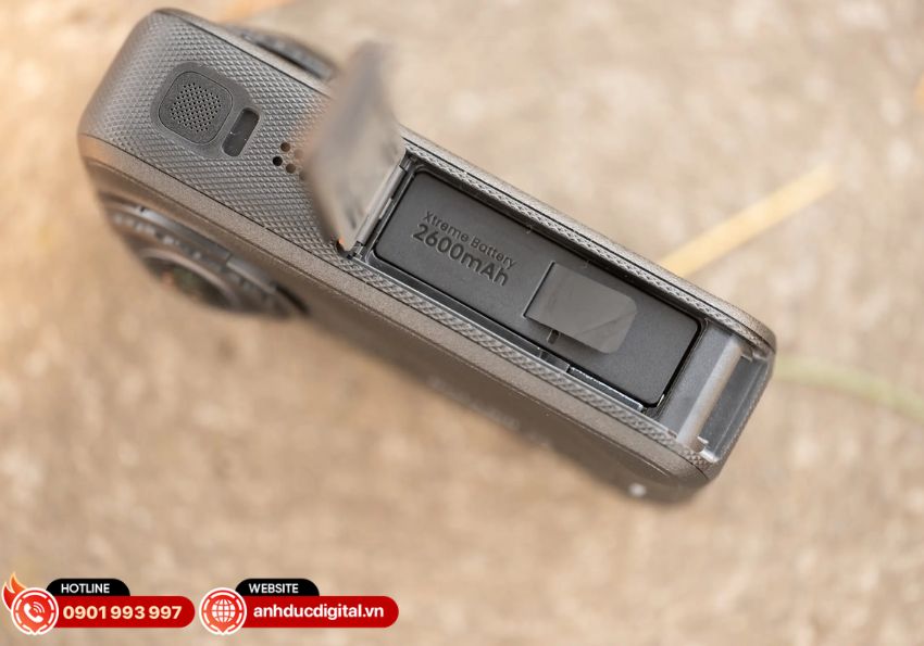 X6 sử dụng pin 2.600mAh, cho thời gian hoạt động tối đa khoảng 140 ph&uacute;t 