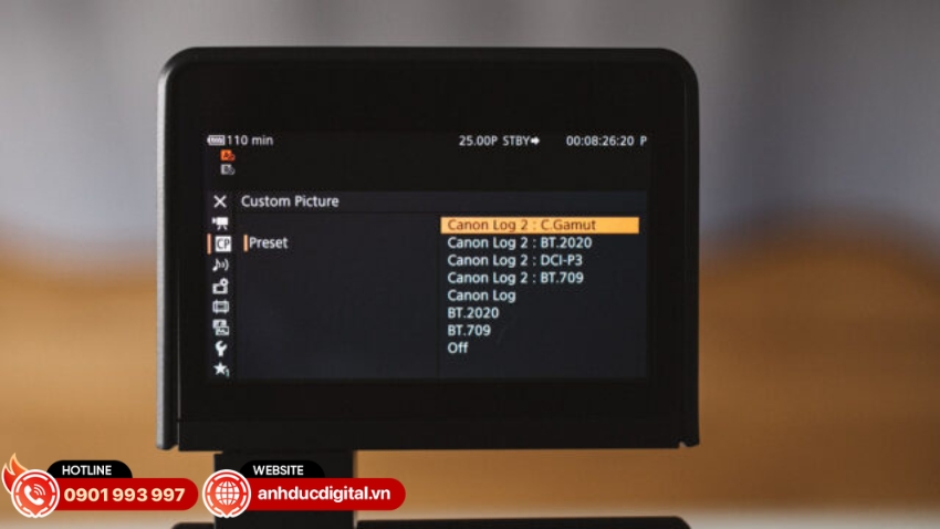 EOS C300 Mark II trang bị màn hình LCD cố định 4.0 inch sắc nét