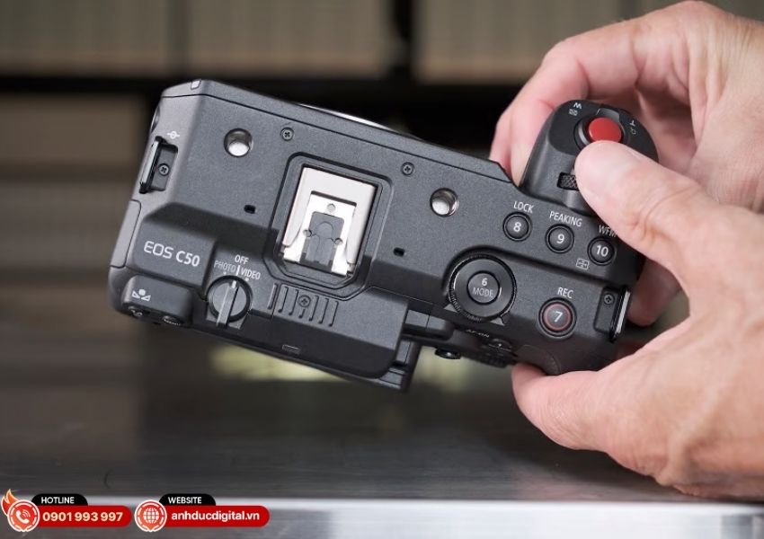 Thiết kế nhỏ gọn của Canon EOS C50