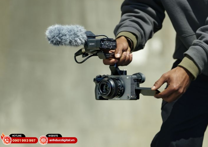 Máy quay Sony FX2 thiết kế EVF OLED nghiêng 90°