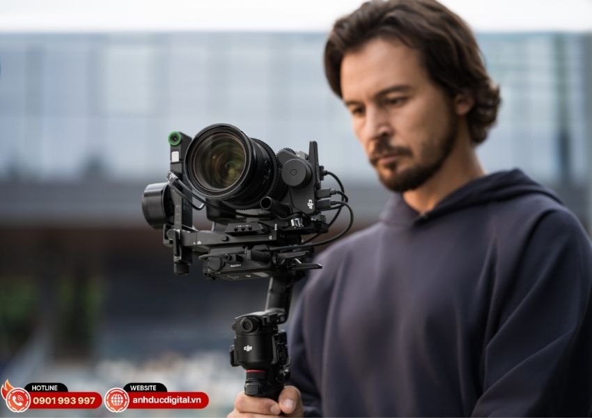 N&uacute;m c&acirc;n chỉnh v&agrave; kh&oacute;a trục DJI RS 5