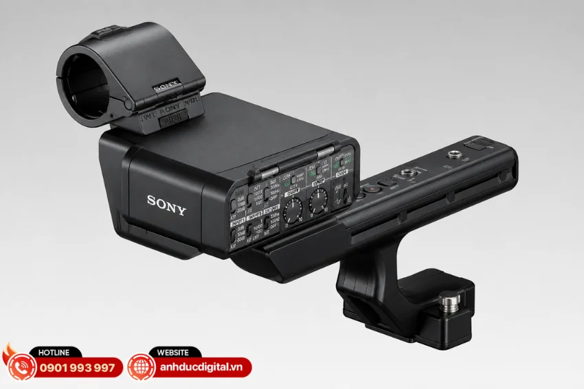 Sony XLR-H2 sở hữu thiết kế tay cầm c&ocirc;ng th&aacute;i học mang lại cảm gi&aacute;c cầm nắm thoải m&aacute;i