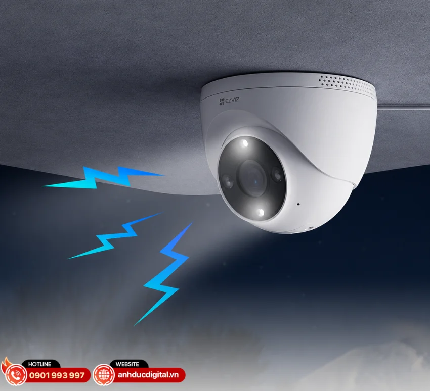 Ezviz H4 c&ograve;n chủ động bảo vệ khu vực gi&aacute;m s&aacute;t bằng c&ograve;i b&aacute;o động v&agrave; đ&egrave;n chớp