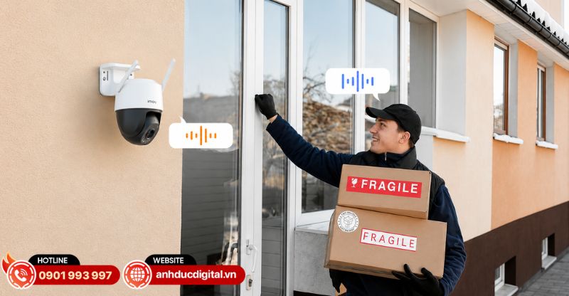 Imou Cruiser SC 4G 3MP t&iacute;ch hợp micro v&agrave; loa, hỗ trợ đ&agrave;m thoại hai chiều trực tiếp th&ocirc;ng qua ứng dụng Imou Life