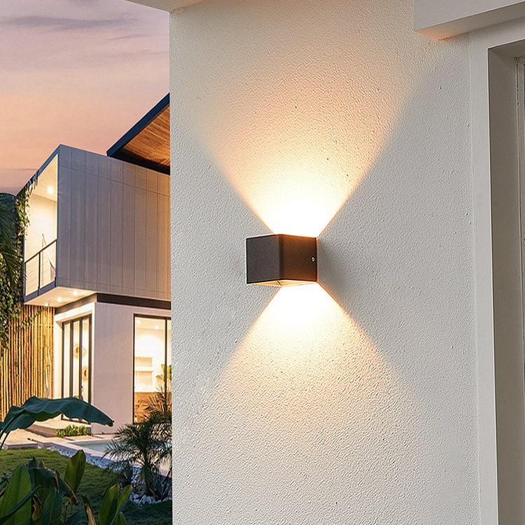 Tính ứng dụng của đèn Lumi gắn tường ngoài trời vuông 2*6w 