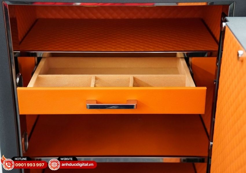 K&eacute;t sắt Liberty LB1000 Pro thao t&aacute;c đơn giản với v&acirc;n tay v&agrave; mật m&atilde;