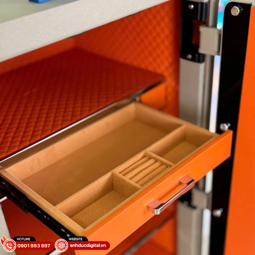 Nội thất bọc da cam Hermes Liberty LB1500 Pro